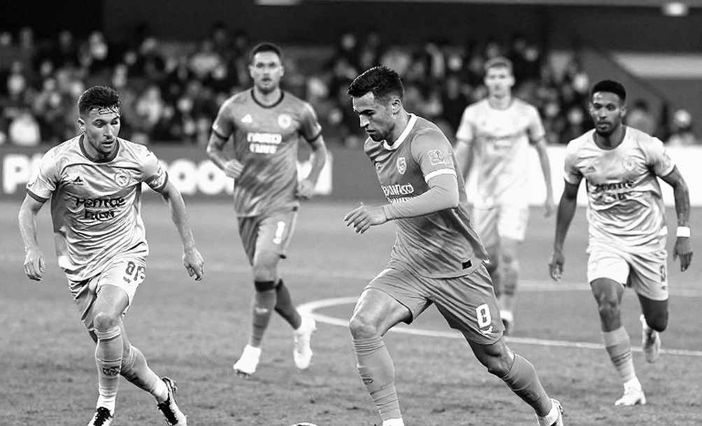 Một mức giá hẹn trước hai năm: Alejandro Balde, Liverpool, MU và bài toán thật của Barcelona