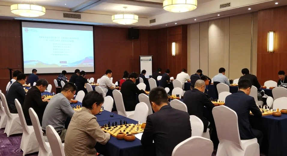 Petroff và hai khóa cờ vị trí: bên trong chu kỳ sản phẩm tháng 8 của làng huấn luyện cờ vua